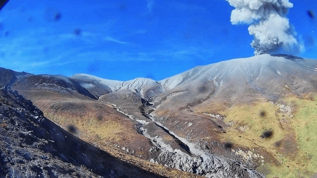 Volcán Puracé mantiene alerta naranja por cambios en sus parámetros y persistencia en la emisión de gases