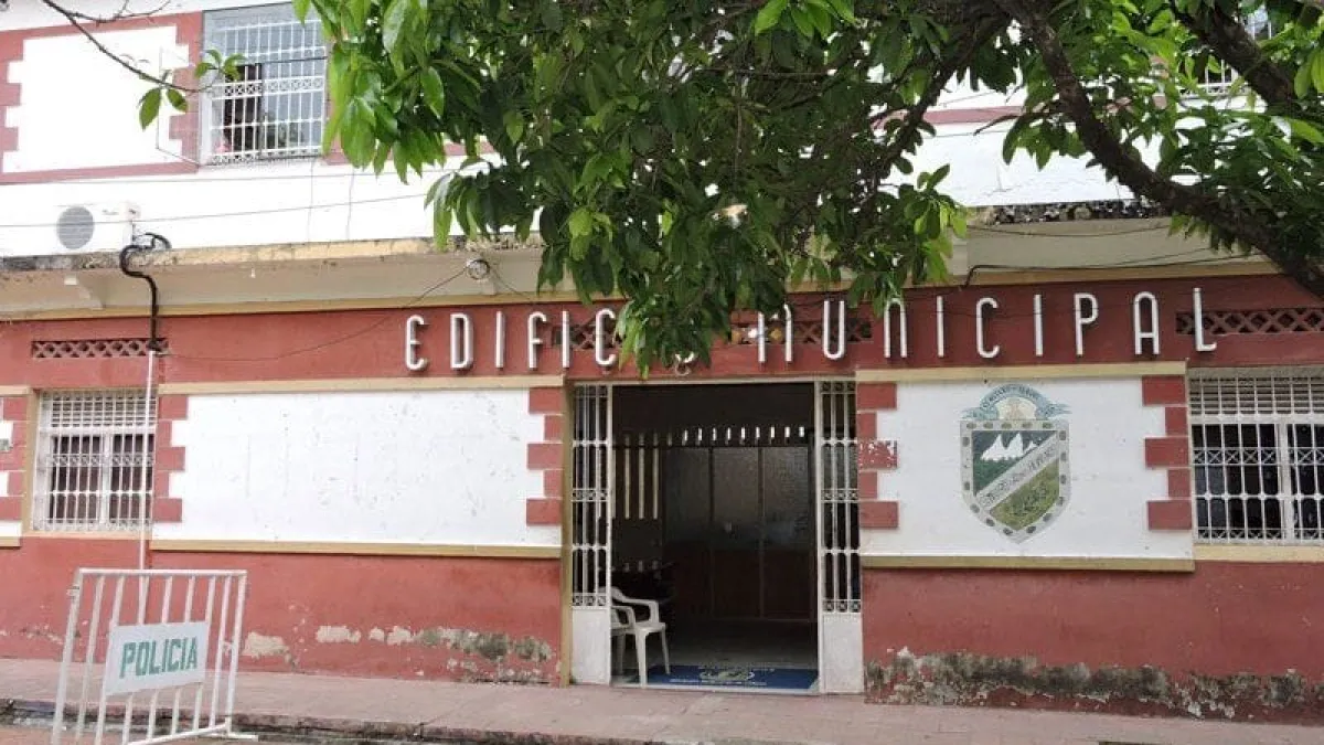 Atentado con explosivos este 7 de agosto contra la Alcaldía de Teruel, Huila, deja dos civiles heridos: Policía descarta uniformados lesionados
