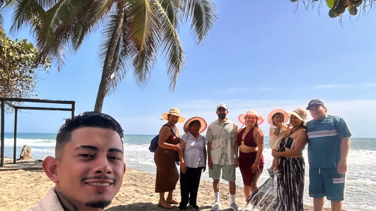 Family from Bogotá Survives Shipwreck in Parque Tayrona, Cites Severe Maritime Transport Failures: 'We're Alive by Miracle'