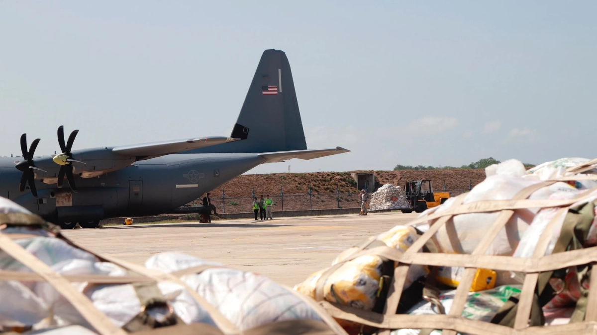 Atlántico moviliza 80 toneladas de ayuda para damnificados del terremoto en Chocó: avión de EE. UU. se suma a la operación humanitaria