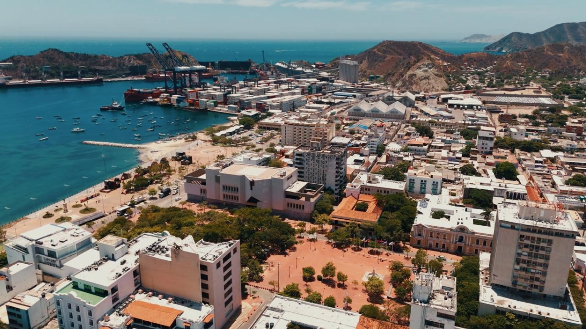 Hoteleros alertan riesgo en el turismo: cobros por mayor consumo de energía podrían encarecer hospedaje y golpear el empleo en Santa Marta