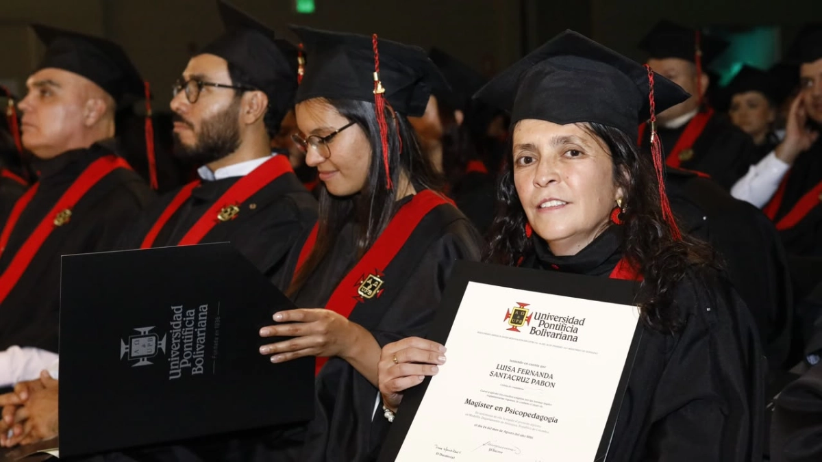 El poder de cruzar fronteras sin sonido: la emotiva historia de Luisa Santacruz, la primera magíster sorda señante de la UPB