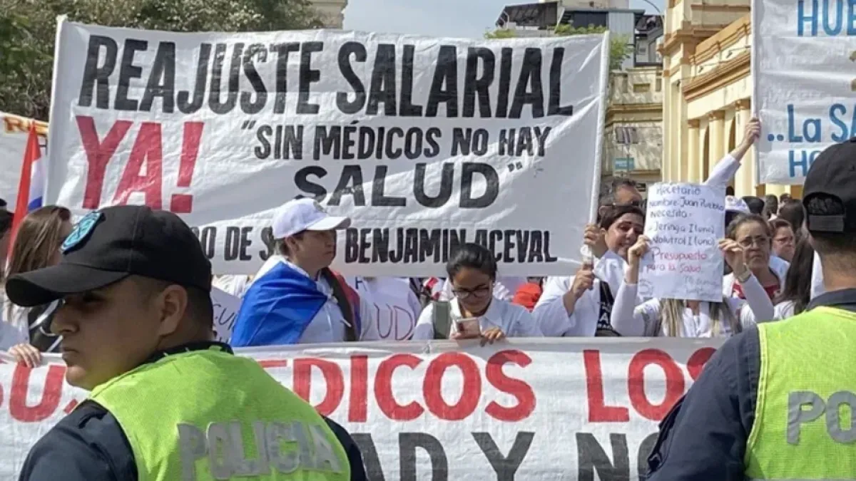 Médicos de Paraguay mantienen huelga nacional tras una nueva jornada de protestas sin acuerdo con el Gobierno