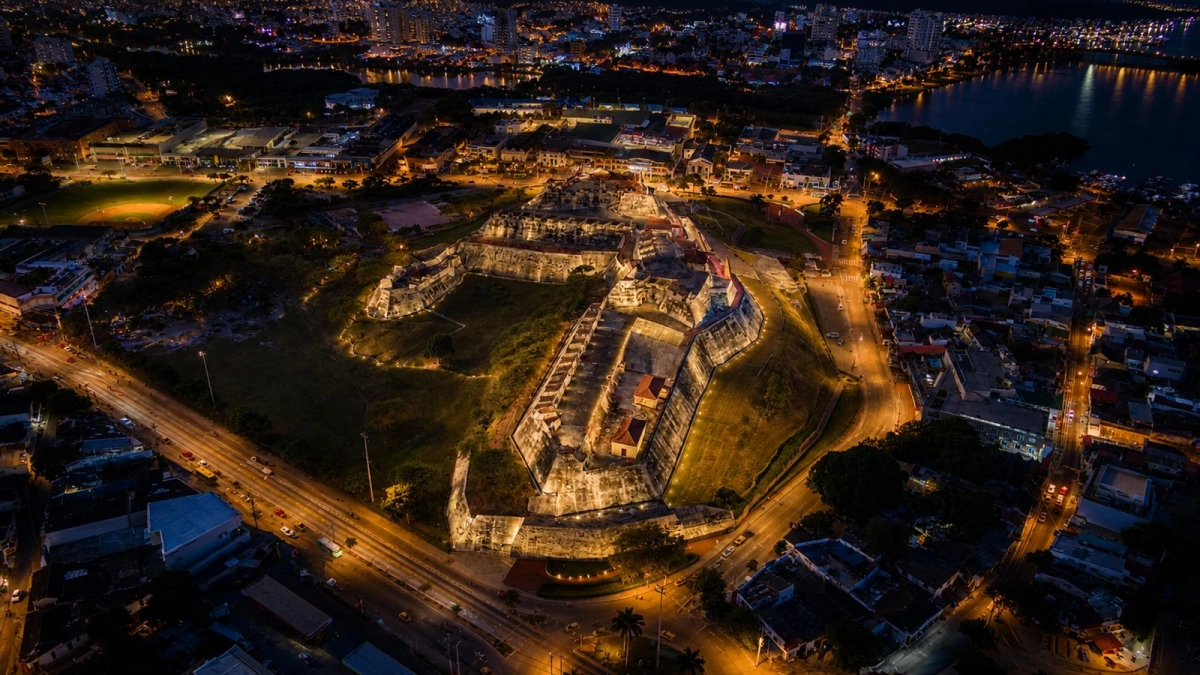 El Castillo de San Felipe en Cartagena se ilumina para traerle más visitantes y recursos a la nación: el monumento nacional ya ha recibido eventos