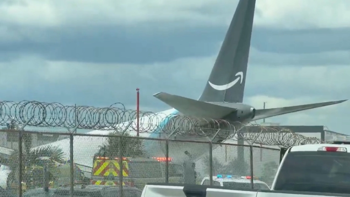 Avión de carga de Amazon Air se sale de la pista en aeropuerto de Miami y termina envuelto en llamas: no hay reporte de heridos o fallecidos
