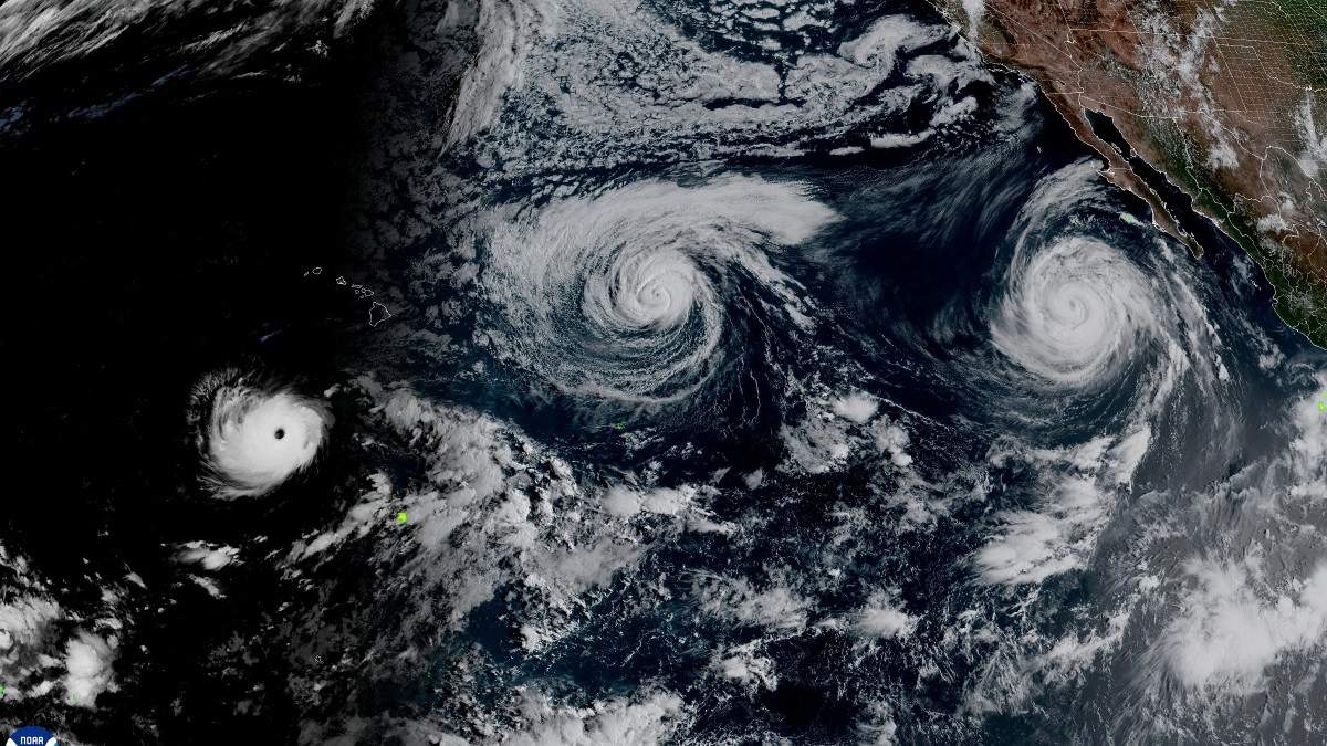 El huracán Lowell gira hacia Hawái y las islas cercanas en Estados Unidos: alerta por lluvias e inundaciones en Kauai y Niihau