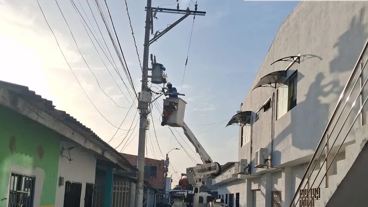 La ola de calor deja 115 transformadores averiados en Atlántico, Magdalena y La Guajira en los primeros ocho días de septiembre y satura las redes