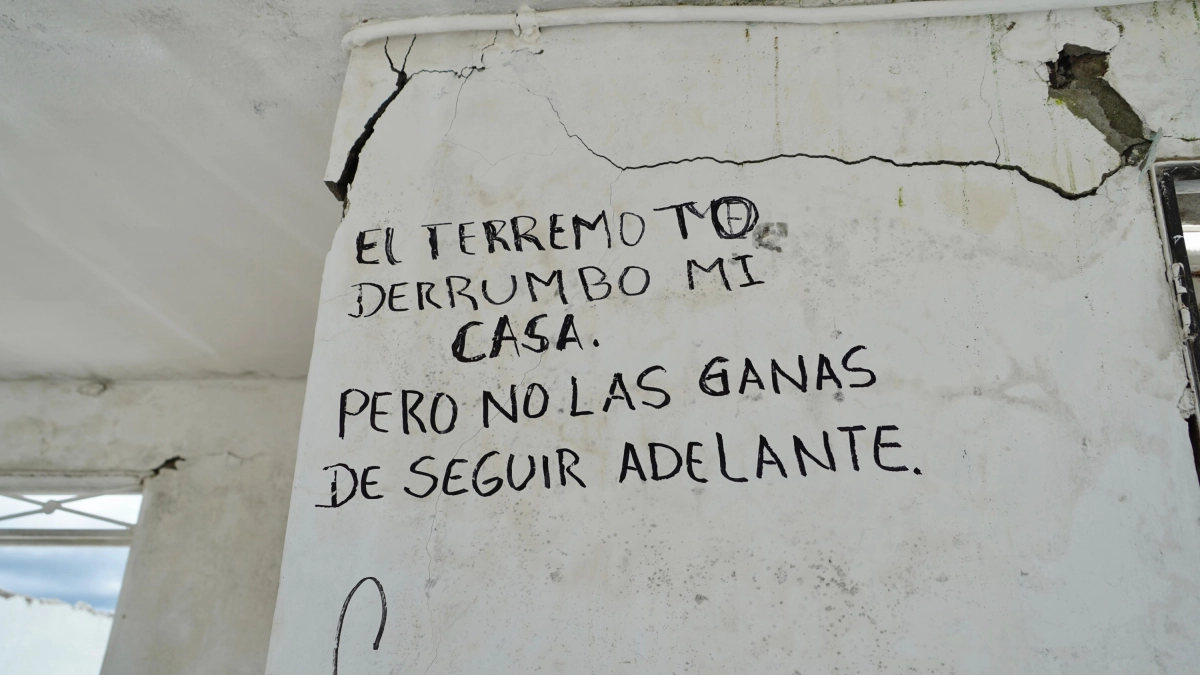 Los mensajes de esperanza que adornan las casas de un barrio de Quibdó que tendrá que ser demolido por completo: ‘nos unimos en resiliencia’