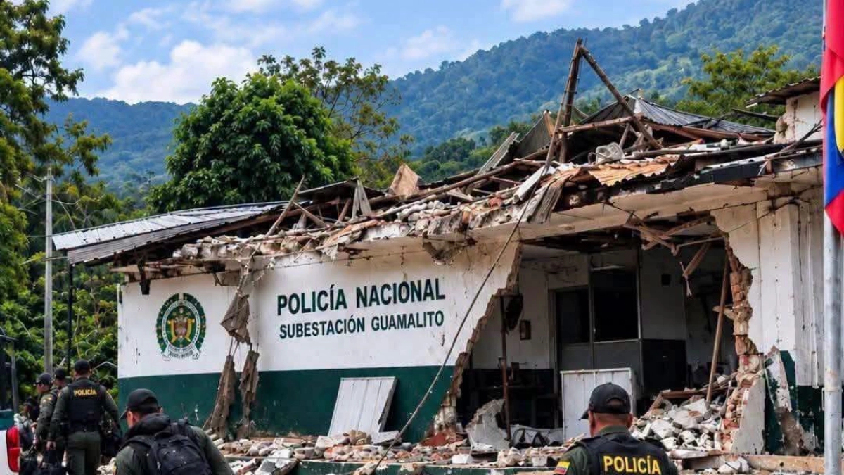 Con explosivos y drones destruyeron la estación de Policía en El Carmen y por riesgo a sus vidas, se llevaron a los uniformados en helicóptero