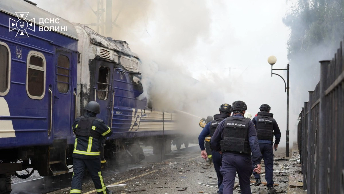 Rusia golpea un tren ucraniano cerca de Polonia y eleva la tensión con la Otán: Rutte denuncia una campaña para sembrar ‘miedo y terror’ en Occidente