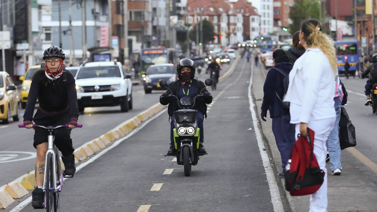 El alto costo de rodar sin freno: historias de usuarios y víctimas de motocicletas eléctricas y scooters en Bogotá