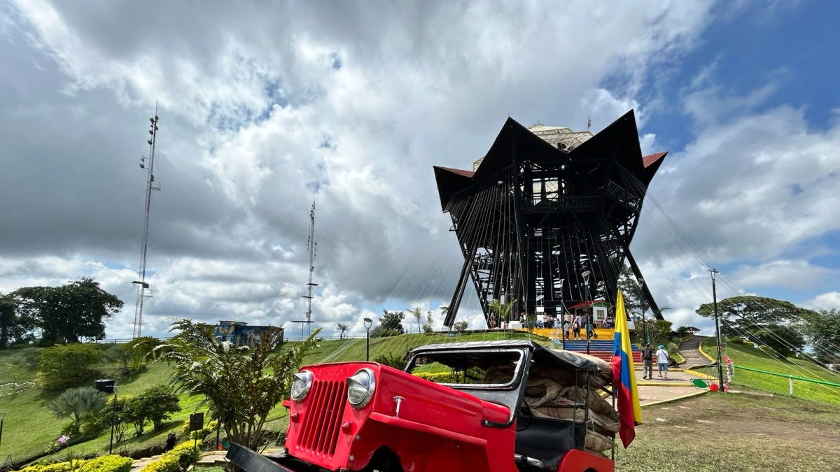 Gobernador del Quindío pide frenar la demolición de una parroquia y el emblemático y turístico mirador tras terremoto de 10 agosto