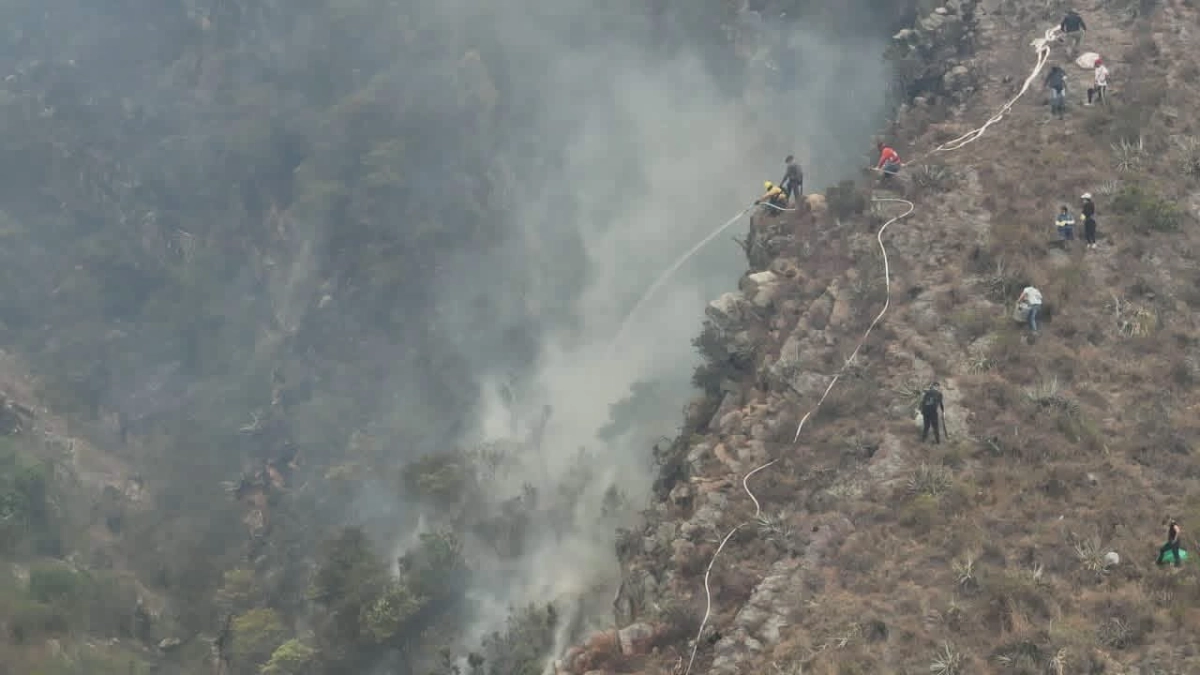 Incendio en Villa de Leyva ya está controlado al 98 por ciento: organismos esperan liquidarlo este viernes tras casi una semana de emergencia