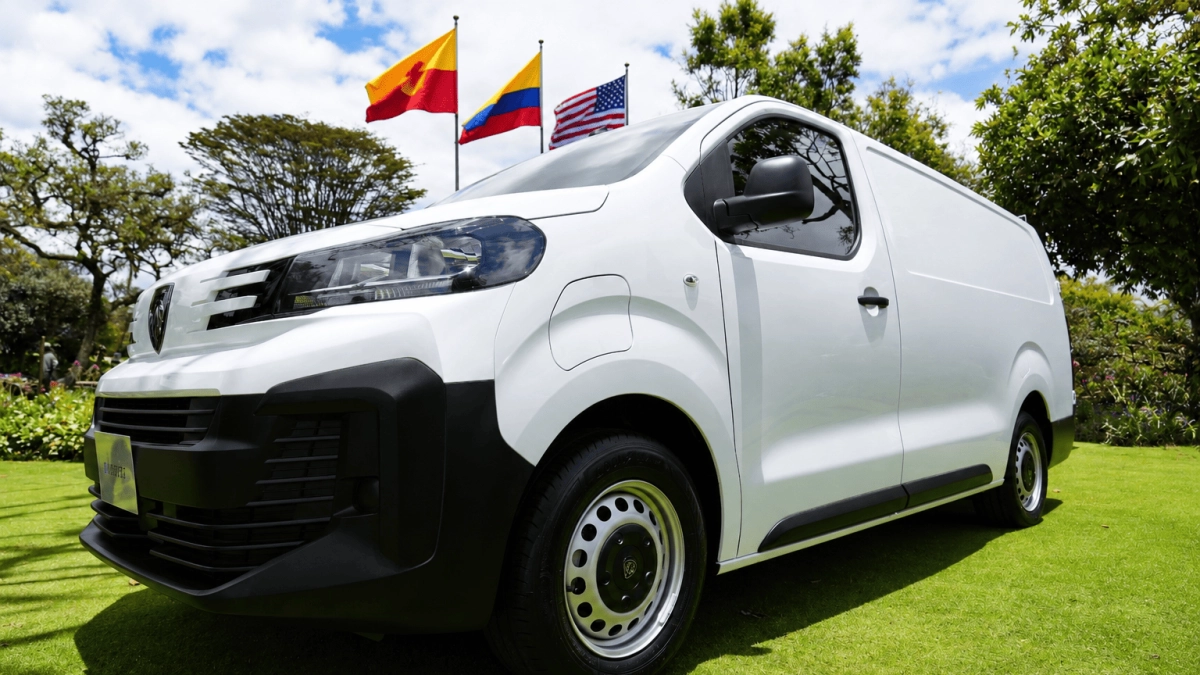 Antes eran a diésel, hoy son a baterías: la apuesta de Peugeot para sus vans y vehículos utilitarios
