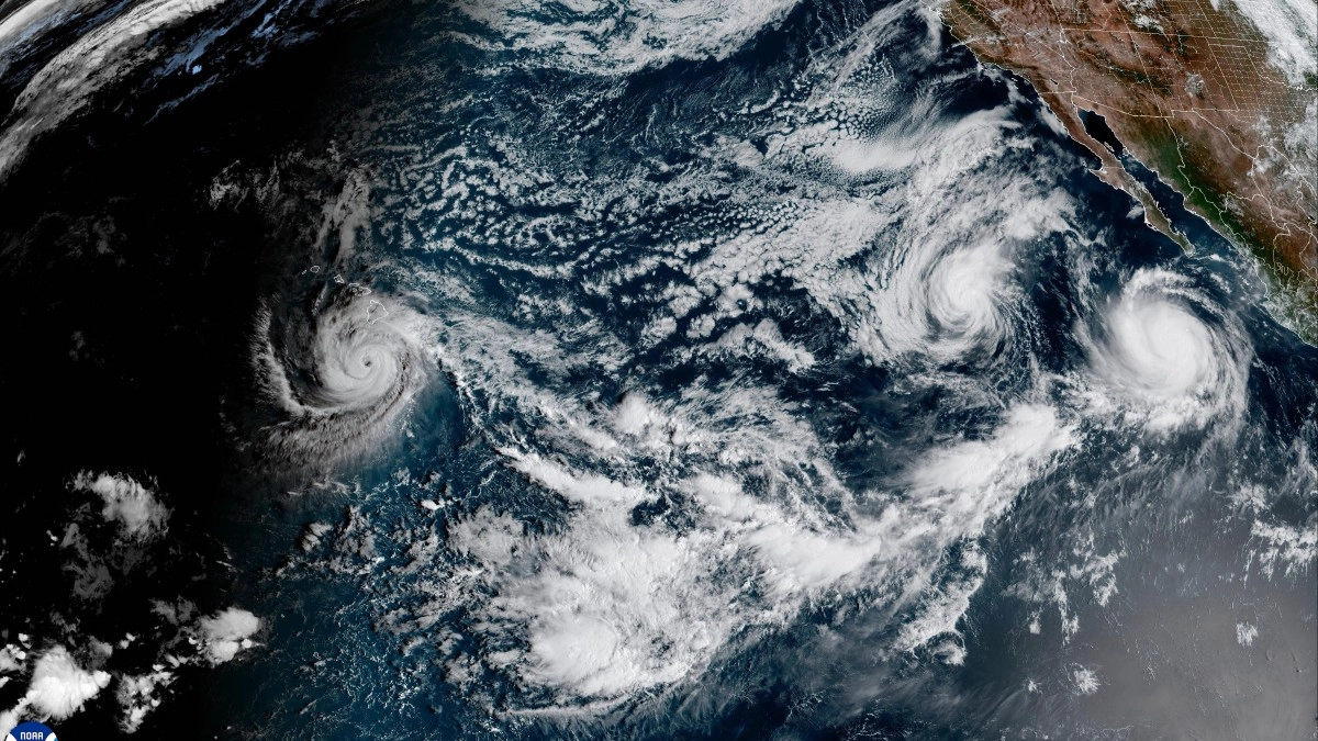 Huracán Polo toca tierra este lunes en México y alertan por lluvias torrenciales, fuerte oleaje y daños severos: estas son las regiones afectadas