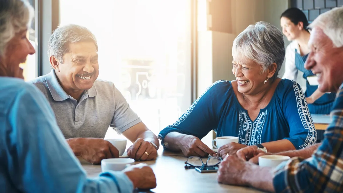 Estar conectado socialmente suma hasta seis años de vida sin depresión ni ansiedad, después de los 50