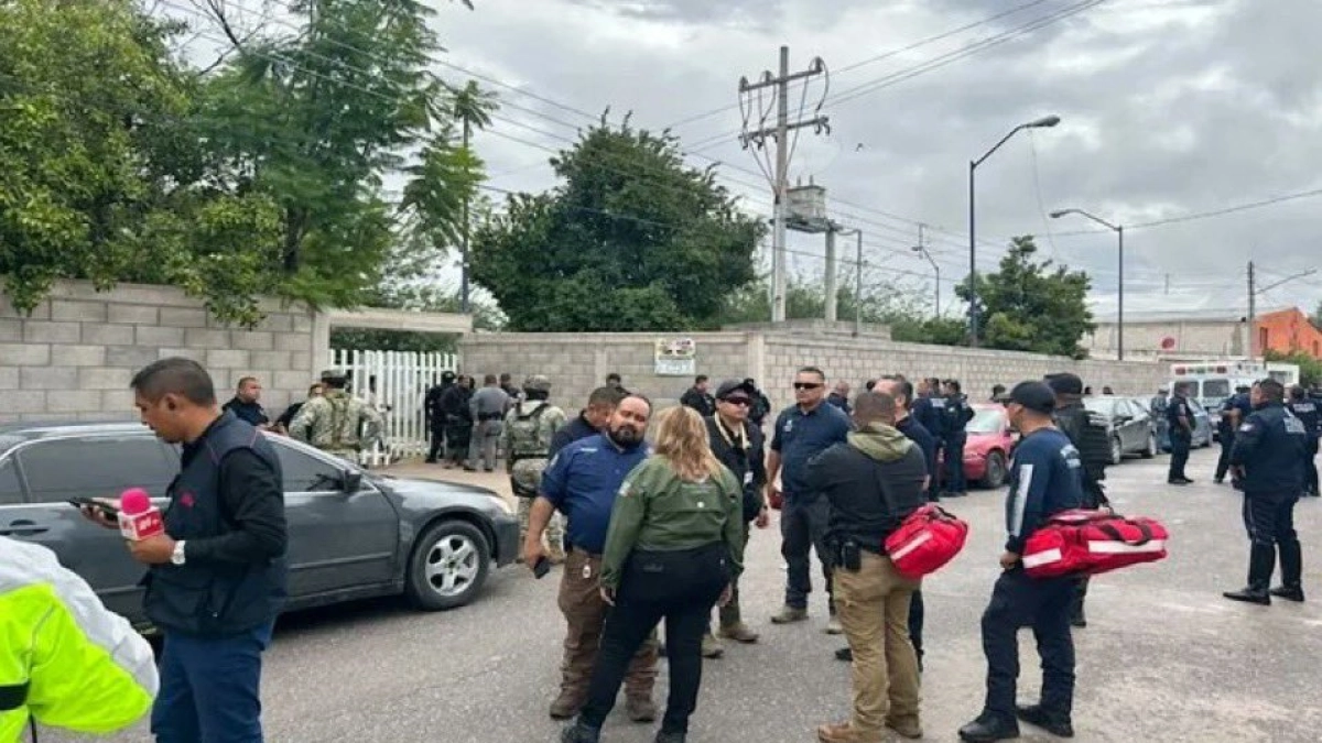 Brutal ataque en colegio de México: dos exalumnos irrumpieron con machetes y bombas molotov y mataron a una subdirectora; hay otros tres heridos
