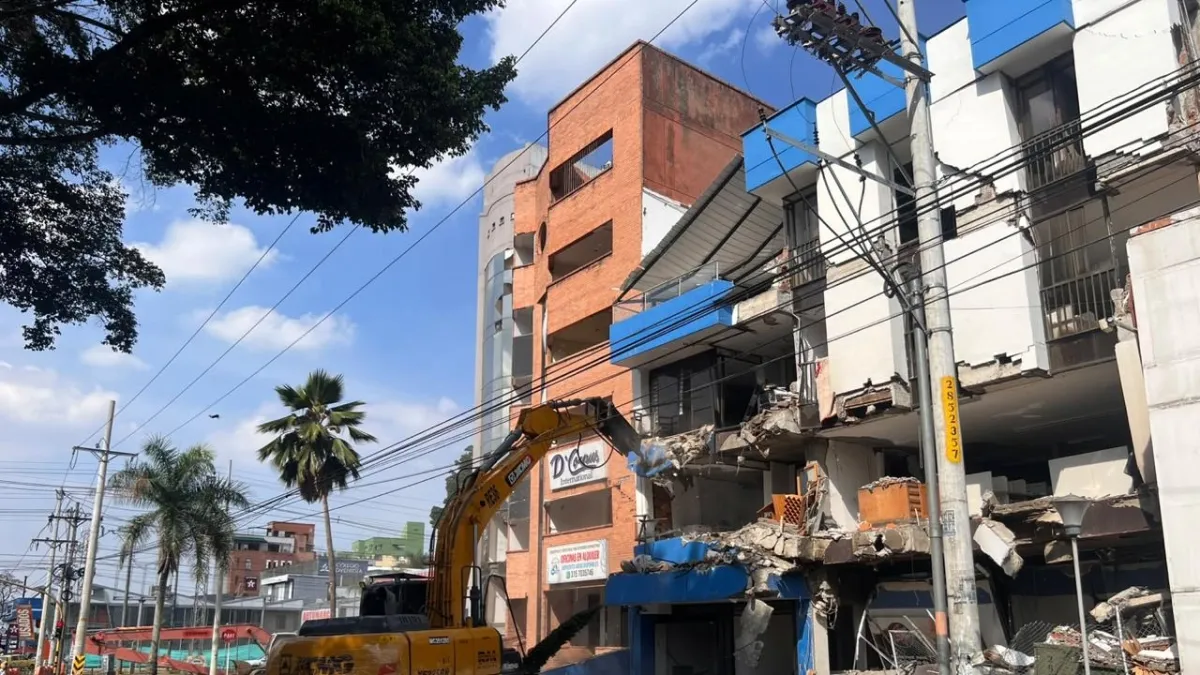 Duro golpe visual en Los Cámbulos: empieza la demolición de emblemáticas edificaciones afectadas por el terremoto en Cali
