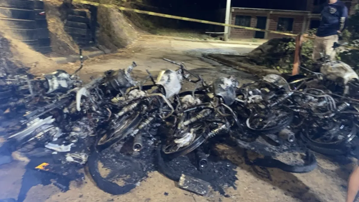 Temor y zozobra en Palermo, Huila, por quema de siete motos y ataque a cinco personas: riñas y piques ilegales serían las posibles causas de este caso