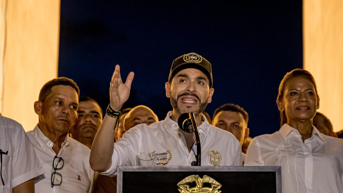 Presidente De La Espriella ordena declarar insubsistente el nombramiento del director nacional de Bomberos por posibles irregularidades