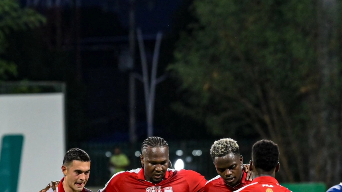 Santa Fe afronta duro examen en la Liga BetPlay: visita a Independiente en un choque de rojos en Ditaires; horario y canal de TV