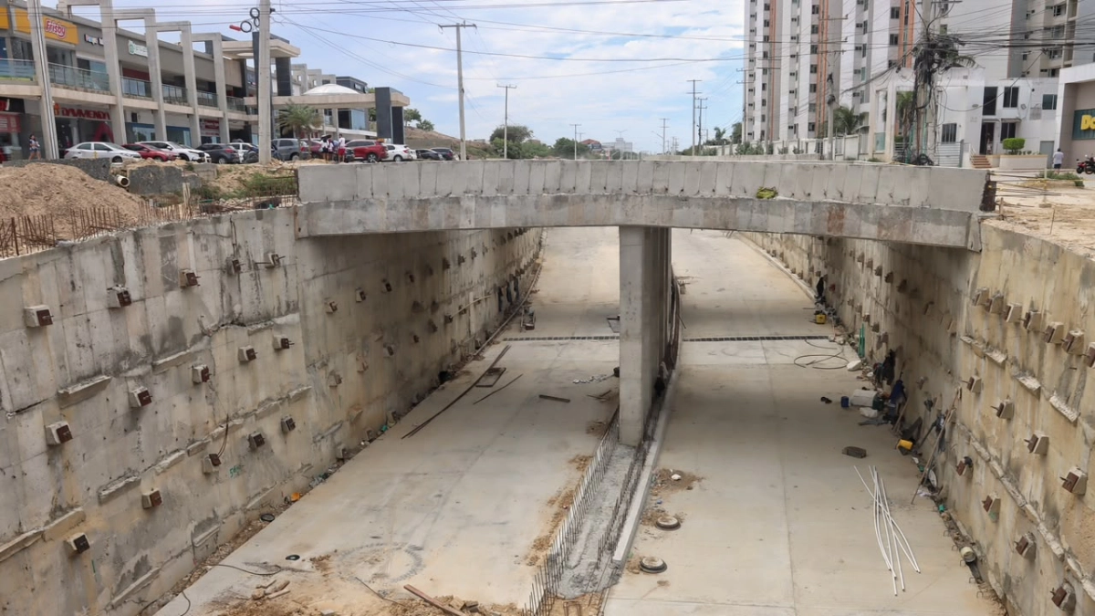 Fisuras en el deprimido de la Gran Vía reavivan dudas sobre la obra que conecta Barranquilla con Puerto Colombia y su sistema de drenaje del corredor