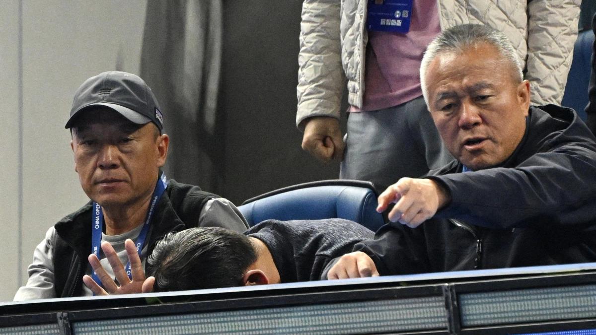 Video | Insólita descalificación del ruso Daniil Medvedev en el torneo de Pekín: le dio un pelotazo a un aficionado