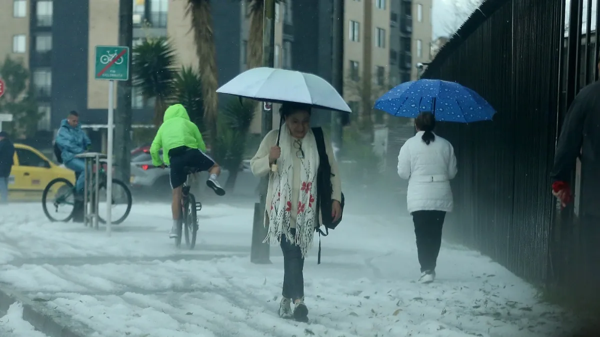 Bogotá pasó del calor a la granizada: esta es la explicación del cambio de clima de este lunes y lo que viene para esta semana
