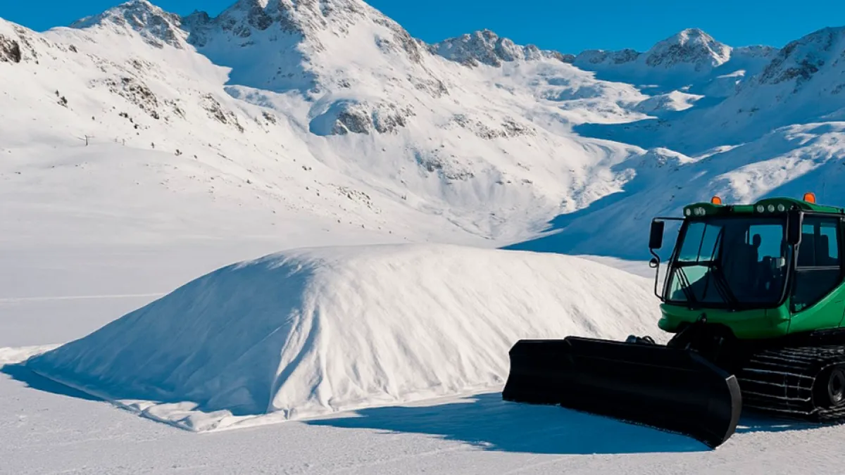 La otra técnica para que la nieve sobreviva al verano en los Alpes: así la 'cultivan' las estaciones de esquí
