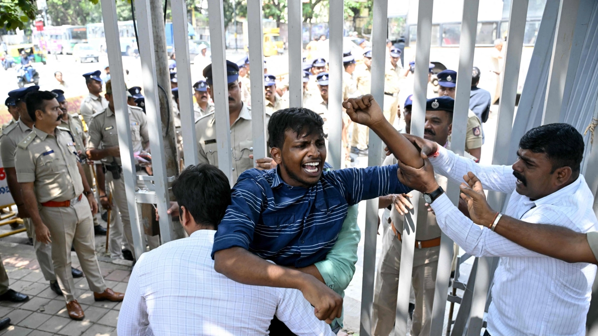 Detienen a líder del movimiento estudiantil las ‘Cucarachas’, en India, tras masiva protesta por el censo electoral