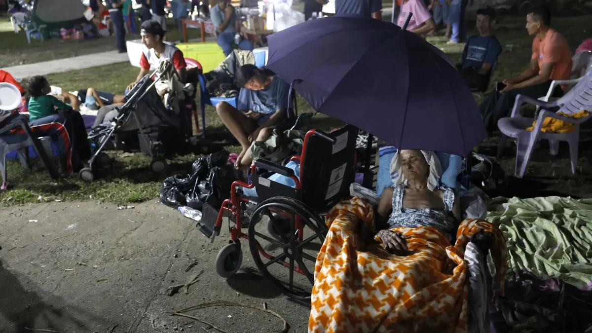 Así viven los habitantes cerca del epicentro del terremoto en Tonosí, Panamá: sin agua ni luz y con ollas comunitarias mientras siguen los temblores
