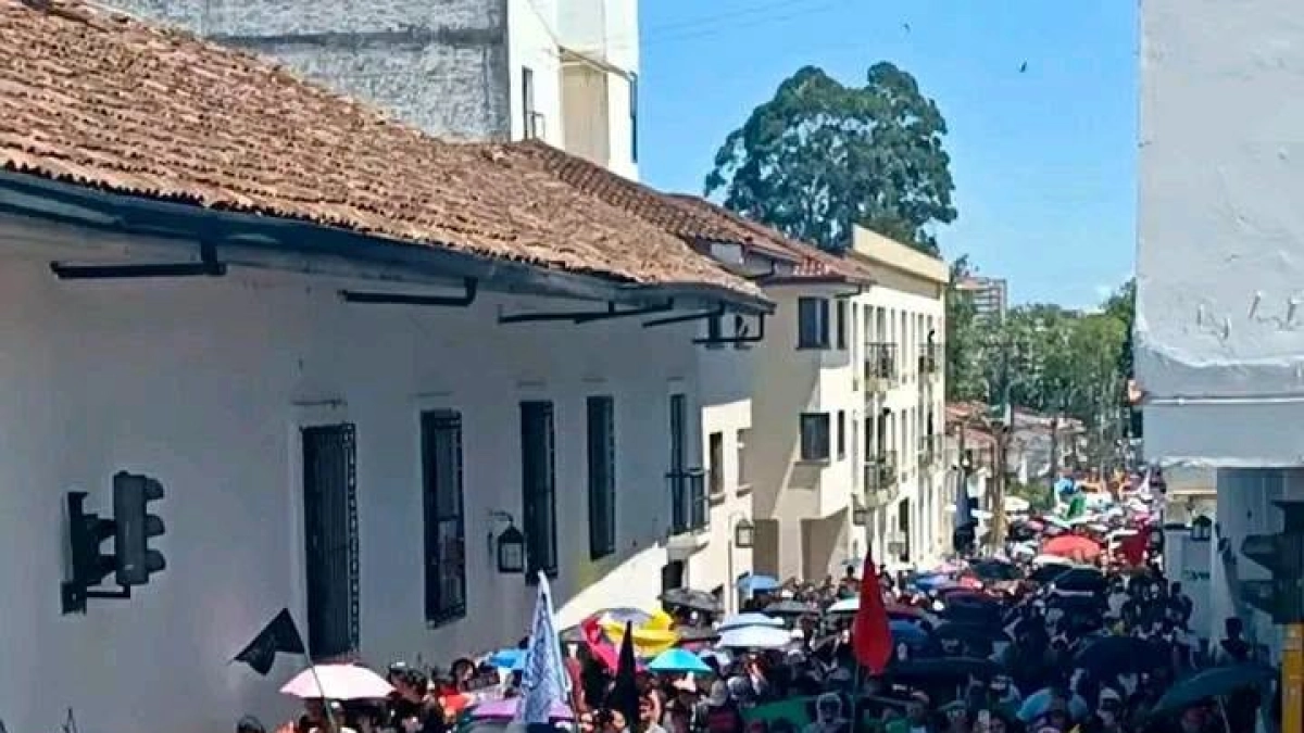 Indígenas, docentes y sindicatos marchan en el Cauca para exigir diálogo directo con el Gobierno Nacional