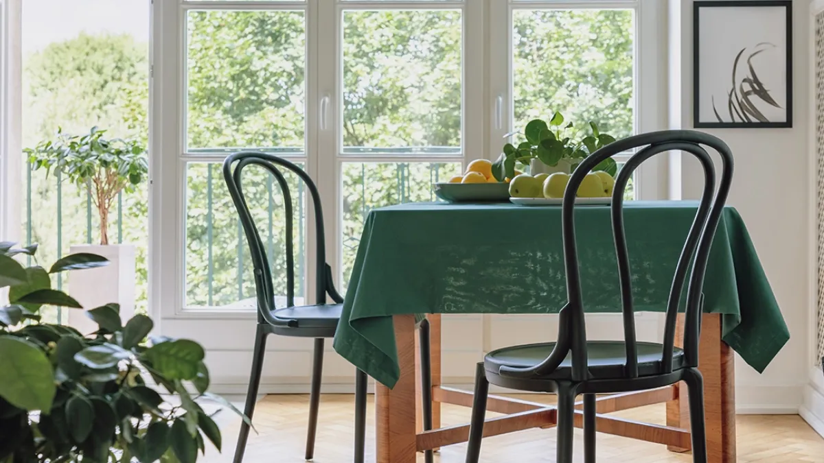 ¿Qué color de mantel usar en el comedor para atraer dinero y abundancia, según el Feng Shui?
