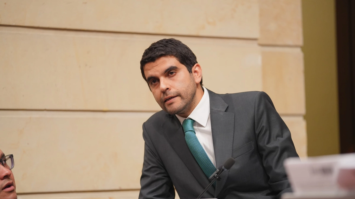 ‘El modelo de concesión de beneficios y complacencias a la delincuencia fracasó’: senador Hernán Cadavid habla de la ley de sometimiento