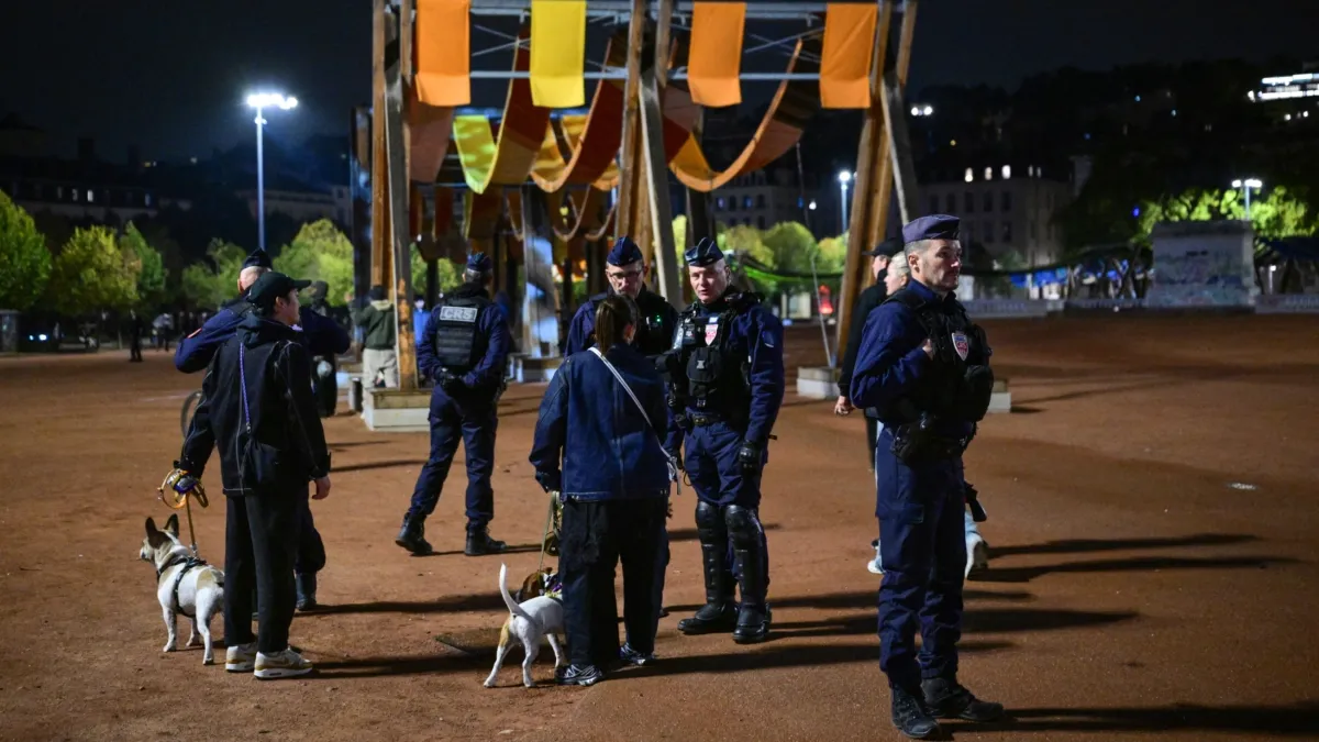 Francia implementa toques de queda nocturnos y promete firmeza para responder a los desmanes en protestas, mientras crecen las críticas