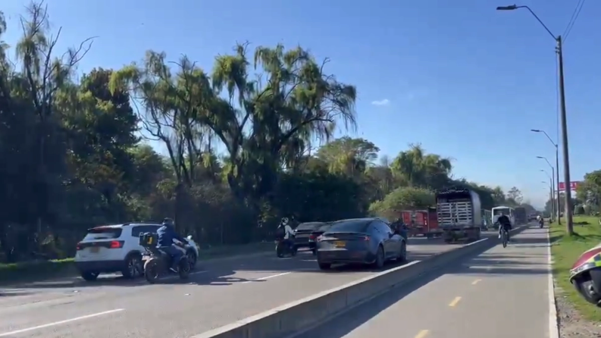 Movilidad Bogotá hoy, martes 20 de octubre de 2026: vehículos implicados en el accidente sobre la Autopista Norte son retirados del sector