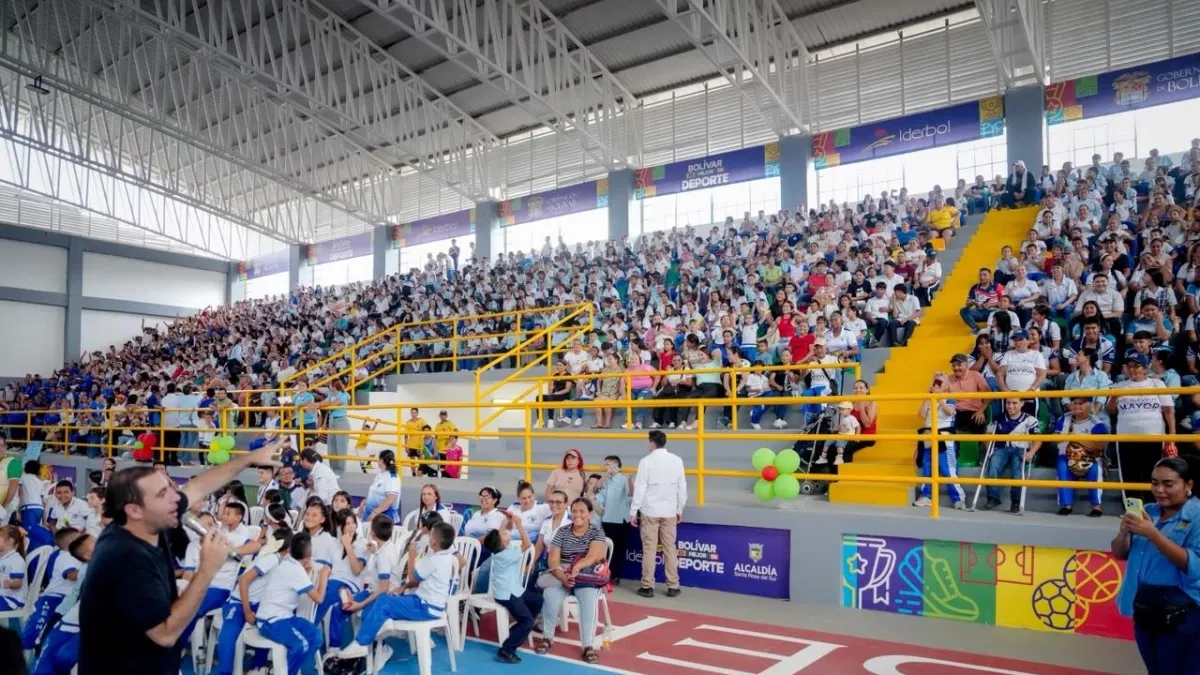 En uno de los municipios más golpeados por la violencia en el país, la Gobernación de Bolívar inauguró un coliseo para la práctica de deportes