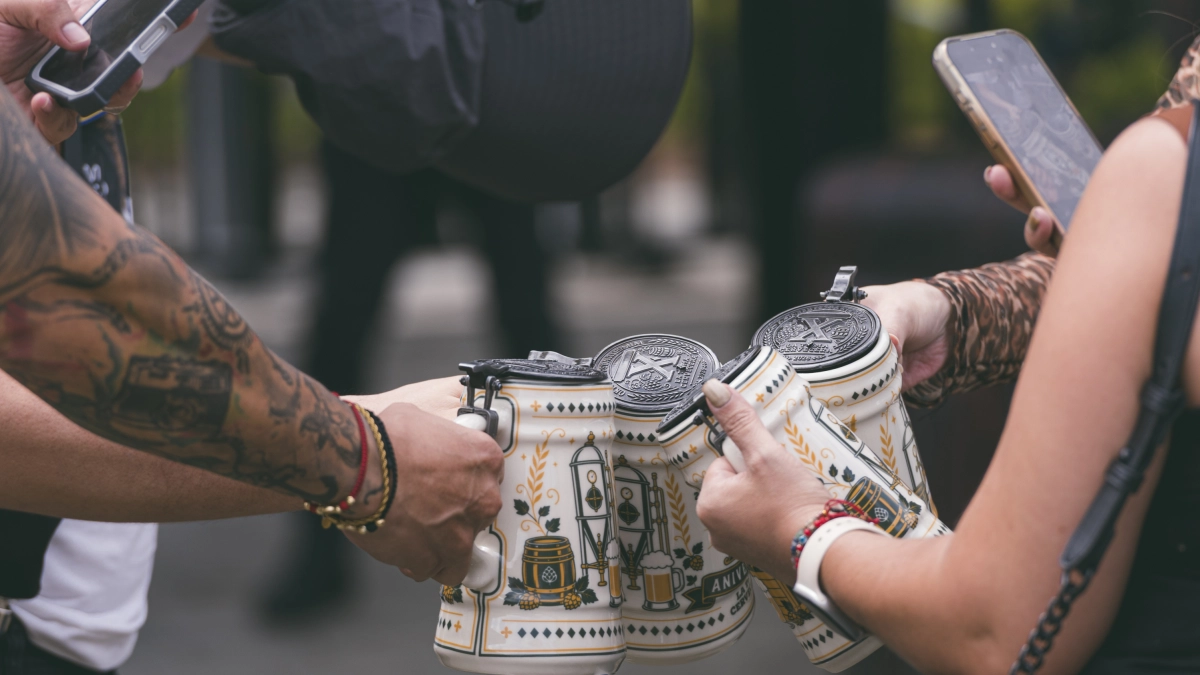 Oktoberfest Artesanal celebra diez ediciones en Bogotá con más de 40 cervecerías y música en vivo
