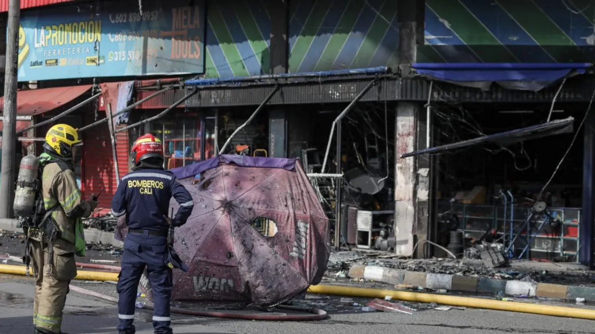 Así se vivieron momentos de tensión por el voraz incendio en la zona céntrica de locales comerciales de Cali: en el último año, más de 500 emergencias
