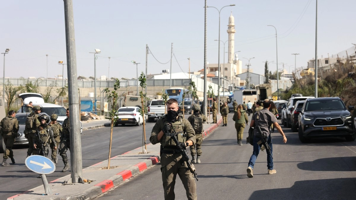 Israel desplaza a miles de palestinos de Hebrón, en Cisjordania, en medio de los operativos militares tras un ataque contra soldados