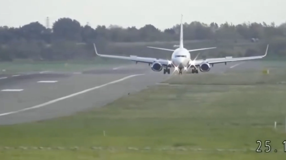 Momentos de tensión en Inglaterra: avión de la aerolínea Jet2, con pasajeros a bordo, se salió de la pista al aterrizar en medio de fuertes vientos