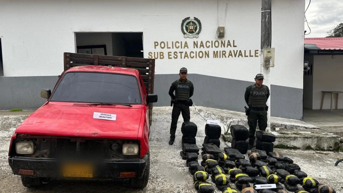 Lo que parecía el volcamiento de una camioneta reveló el transporte de 180 kilos de marihuana en el norte del Valle