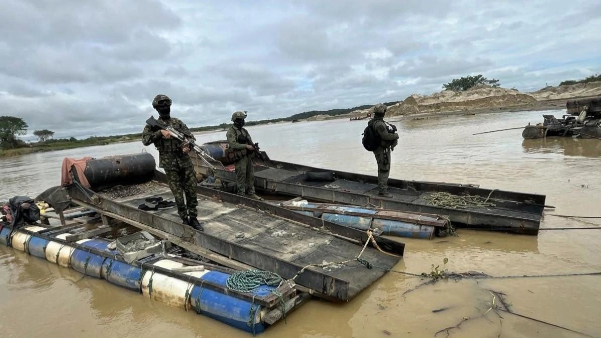 Ejército golpea la minería ilegal en Nechí, Antioquia: destruye maquinaria avaluada en más de 1.000 millones de pesos