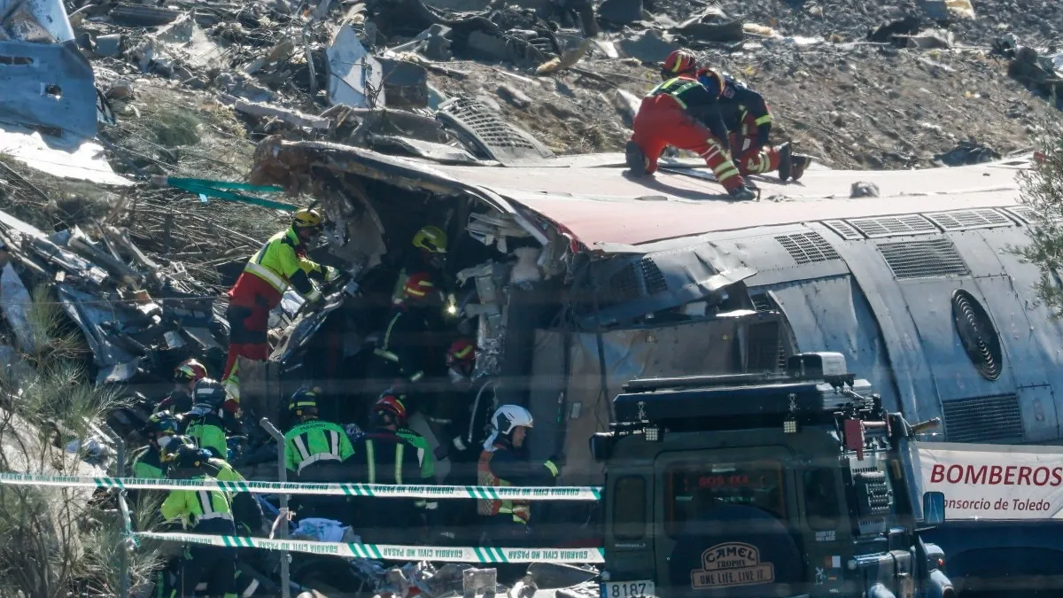 Una España de luto busca respuestas sobre su segunda grave tragedia ferroviaria este año: van 69 muertos