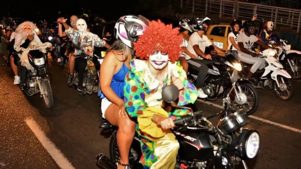 Ojo | Restringen parrillero en moto en Bucaramanga para el fin de semana de Halloween: así quedó el dispositivo de seguridad y los horarios