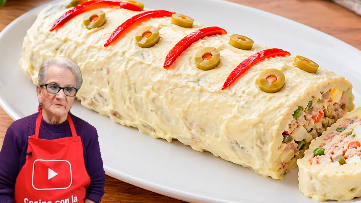 Alfonsa, cocinera: ‘El pastel de patata y atún se hace machacando las patatas cocidas en papel film, rellenando con ensaladilla y enrollando’