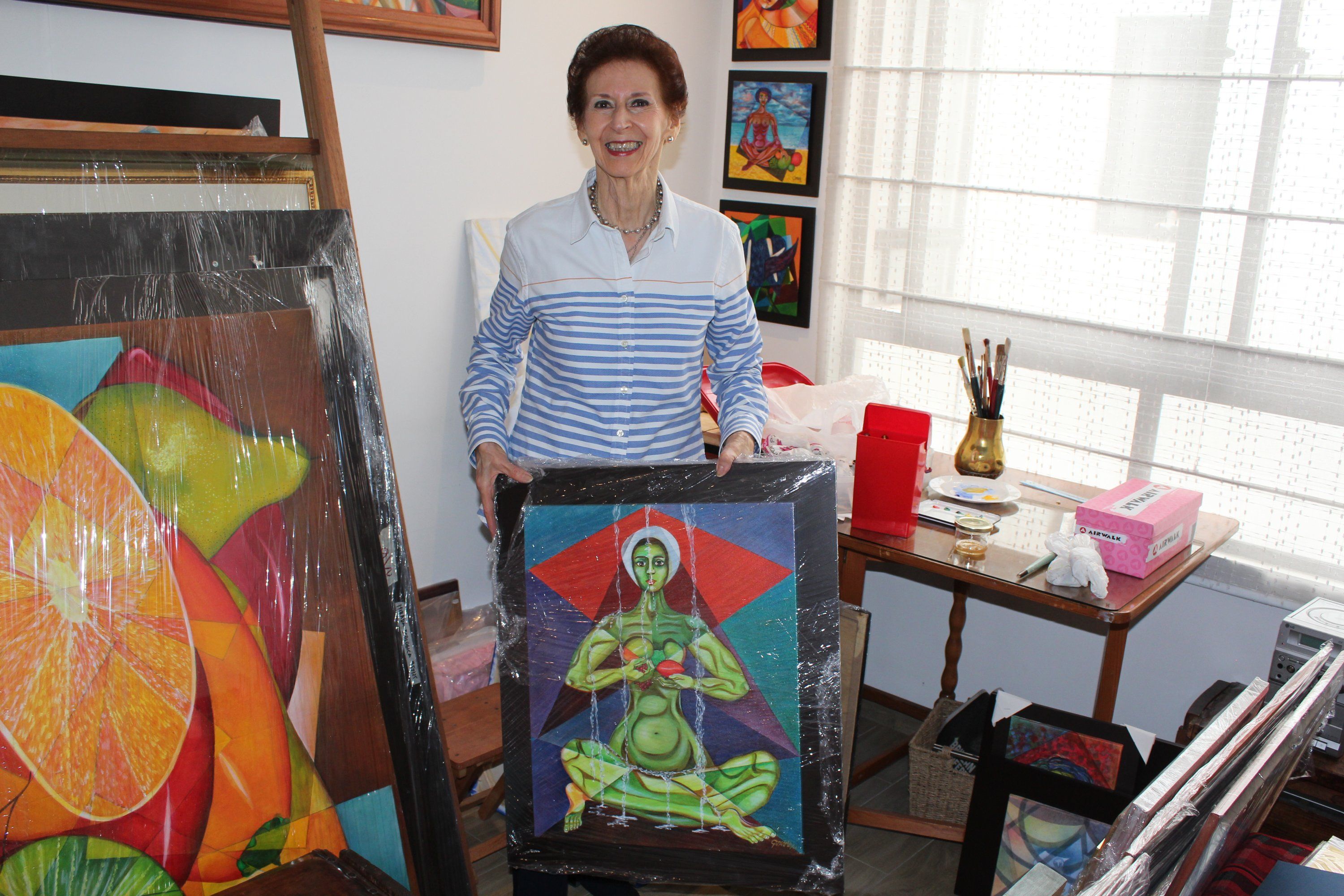 Graciela promueve la enseñanza del arte en los niños con síndrome de Down. Además, su fundación otorga becas para la enseñanza media.