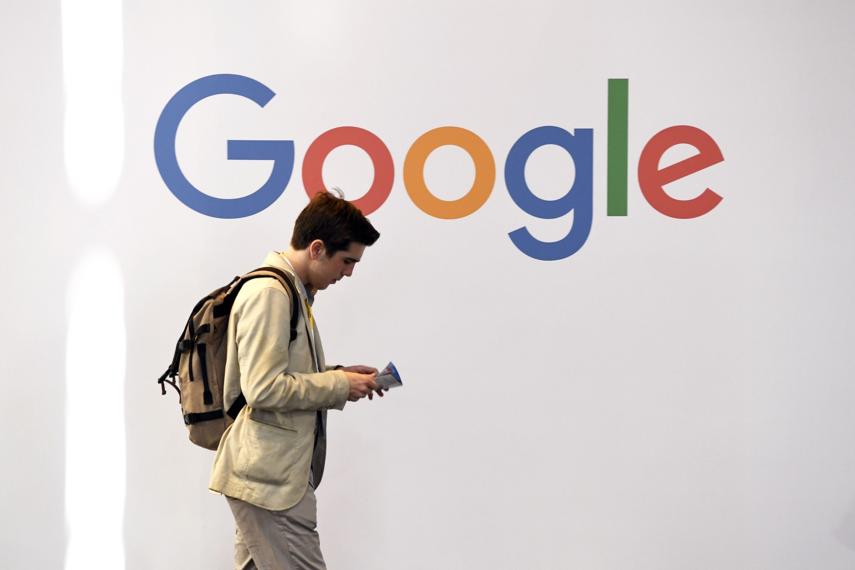 El traductor de google para teléfonos iphone ya habla español con distintos acentos: latinoamericano, de españa o de Estados Unidos, Gracias a una actualización que Lanzó la Compañía. ASÍ, la modalidad de Voz de la aplicacia traducido de Google (en la que el texto traducido es leído por la propia mácina) Cambia su pronunción segúnn lo desee el usuario, que pude elegir entre las distintas Opciones en el menú de configuración de la aplicácico.