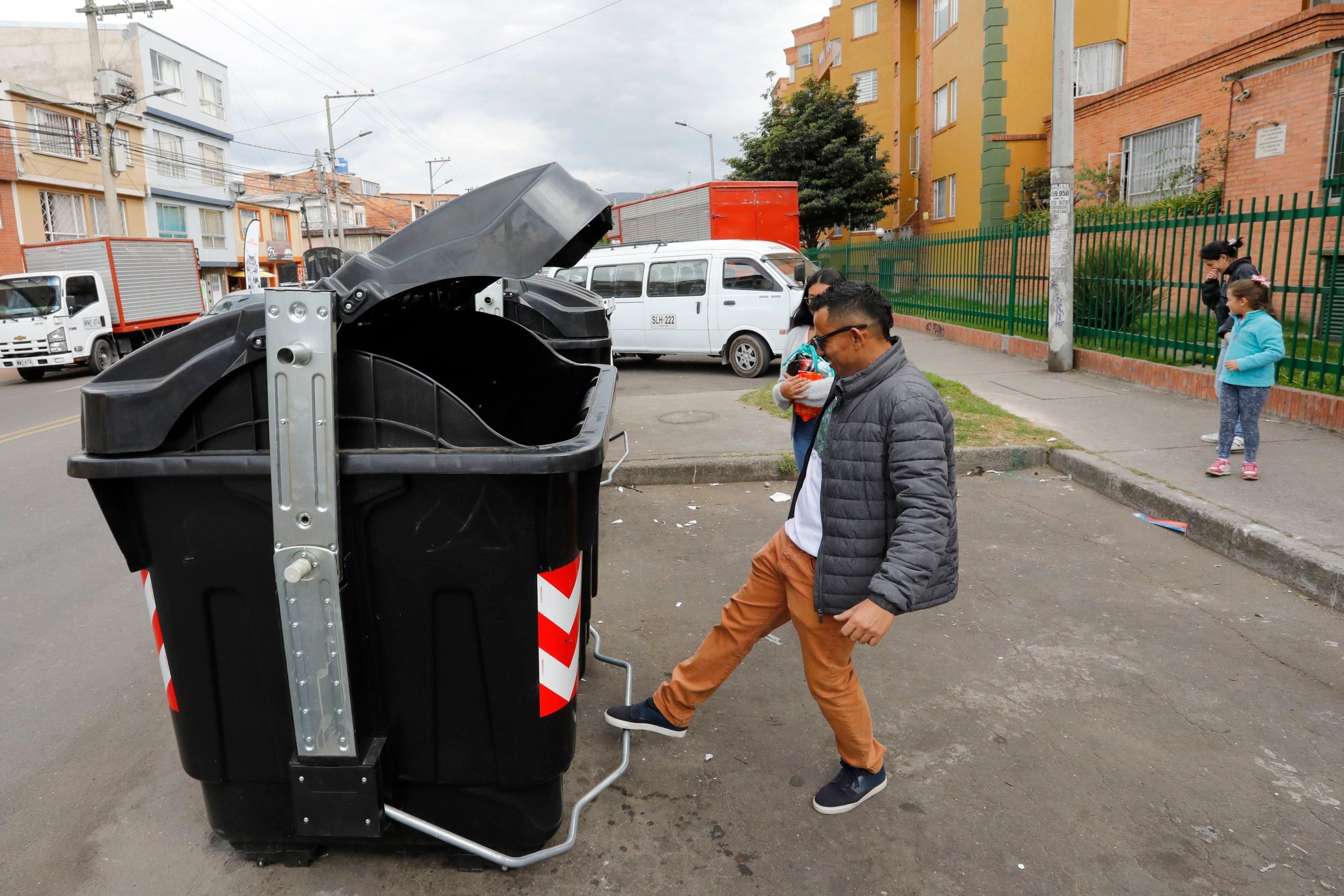 Los nuevos contenedores de basura en Bogotá