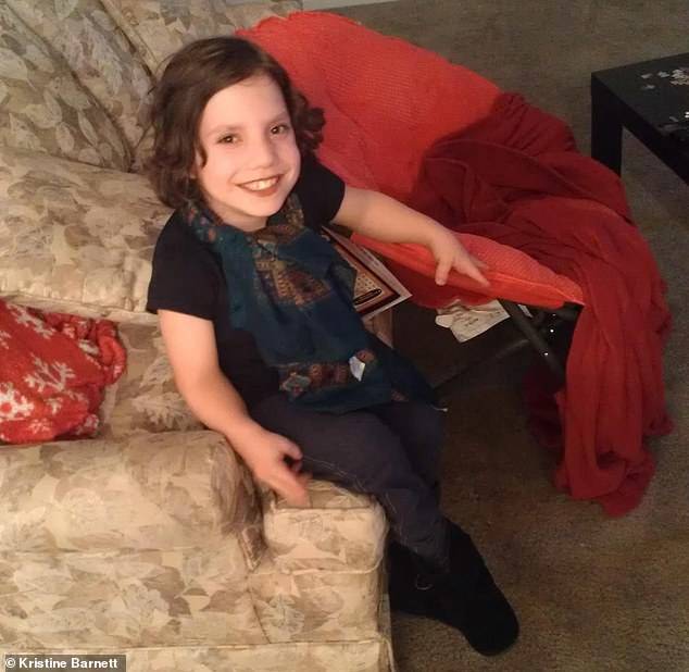 El caso de ‘La huérfana’ latinoamericana: fingió tener 12 años para ser adoptada por una familia, pero detrás de la niña ‘dulce’ había una mujer de 38